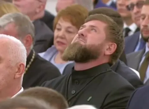 Кадыров задумался на заседании