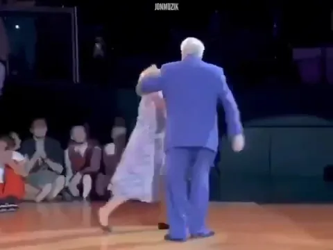Пожилые танцоры зажигают
