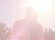 Уолтер Уайт падает на землю