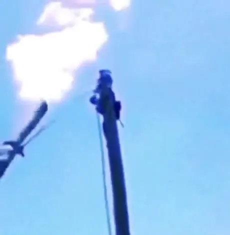 Парень на столбе с сияющим мечом