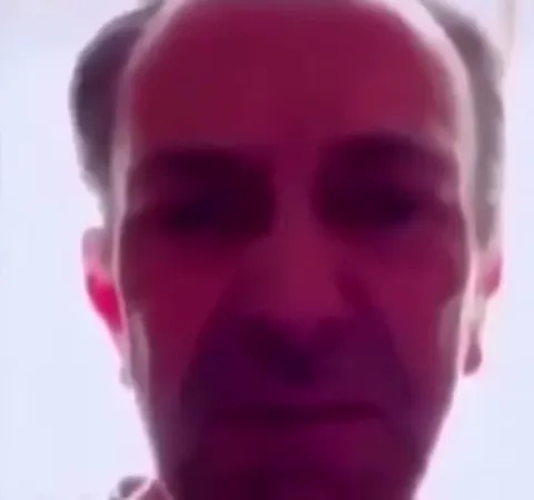 Мужчина всё громче кричит