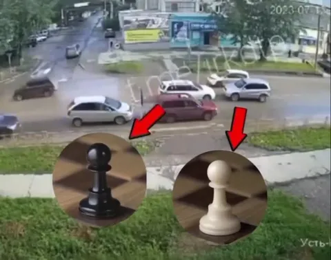 Шахматные пешки на перекрёстке