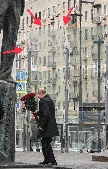 Путин у памятника Примакову