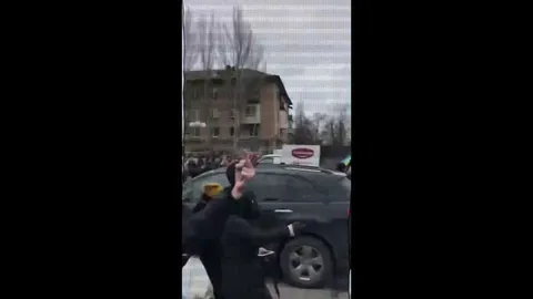 Фонк на фоне военной колонны