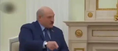 Лукашенко танцует под музыку