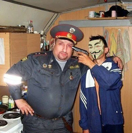 Мент и Анонимус
