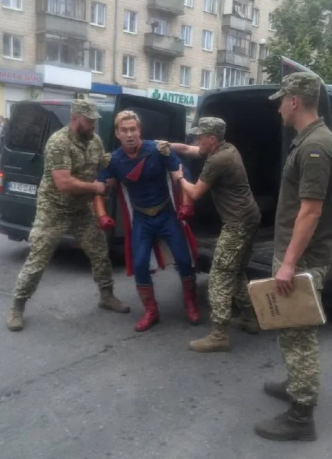 Хомеландера задержали на улице