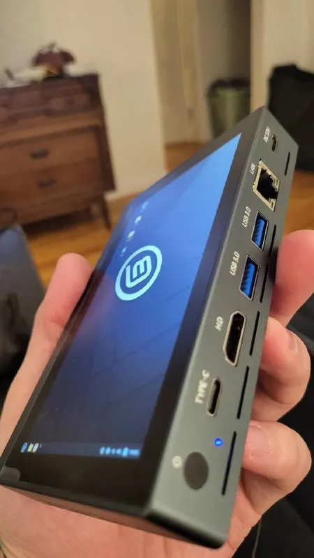 Linux Mint Pocket Computer