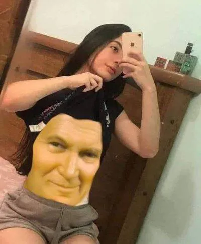 Неудачное селфи в зеркале