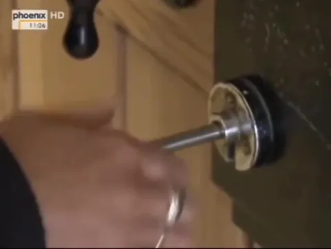 Дверь с бесконечными замками