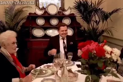 Танцы за праздничным столом