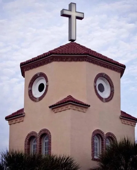 Церковь с удивлённым лицом