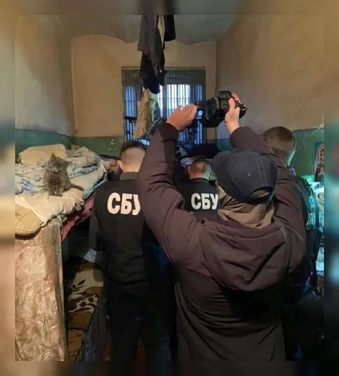 СБУ фотографує головного свідка