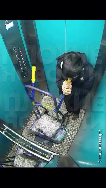 Тренировка в лифте