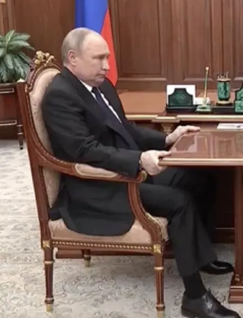 Путин за столом