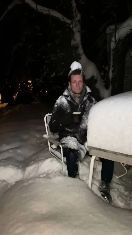 Зимний ужин в снегу