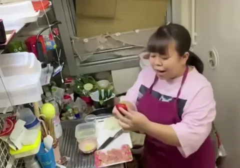 Перец с кричащим лицом