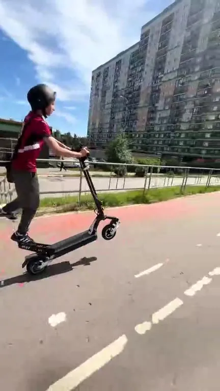 Неудачный трюк на самокате