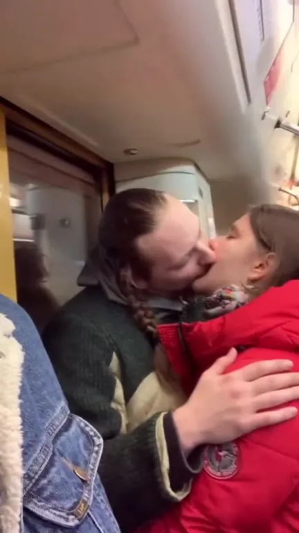 Когда друг нашёл любовь в метро