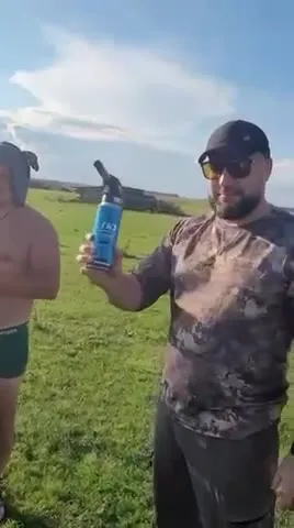 Арбуз взорвался на капоте