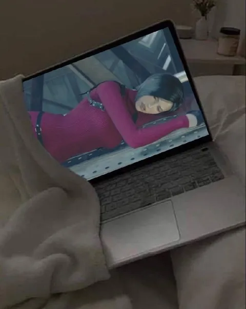 Лежу и смотрю сериал