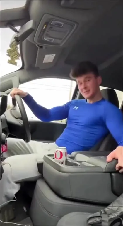 Мама не оценила танцы в машине
