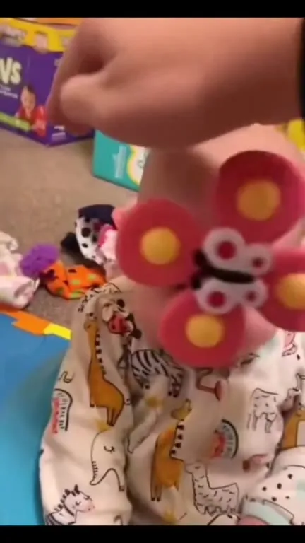 Малыш против жужжащей игрушки