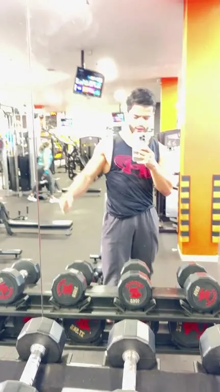 Gym Mirror Selfie Workout