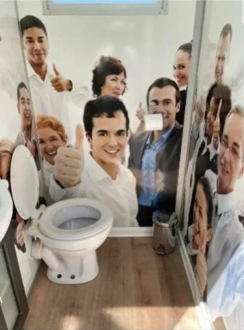Селфи с унитазом