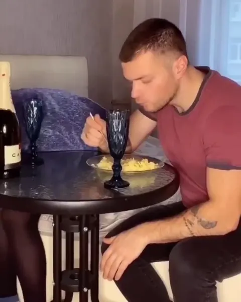 Ужин с неожиданным пердежом
