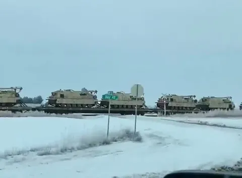 Бесконечный поезд танков