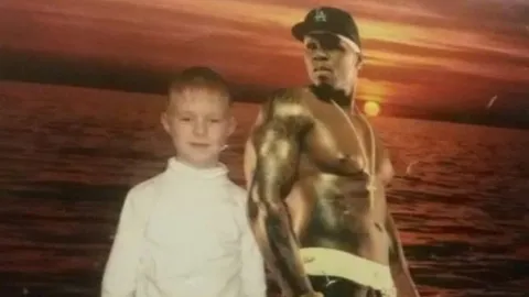 Ребёнок и 50 Cent на закате