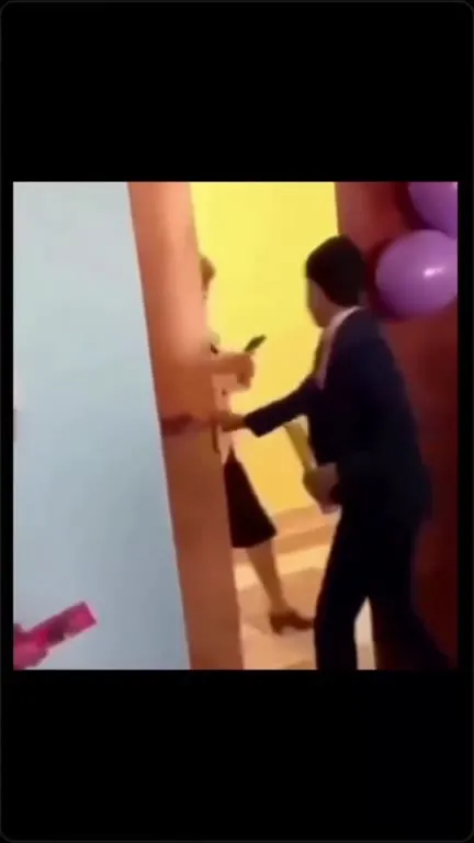 Торжественное открытие двери