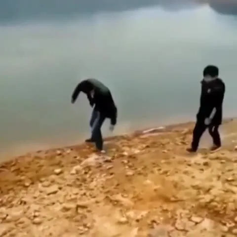 Странная прогулка у воды
