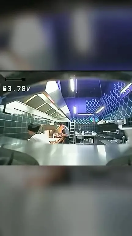 Дрон летит по странным местам