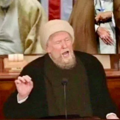 Старик громко смеётся