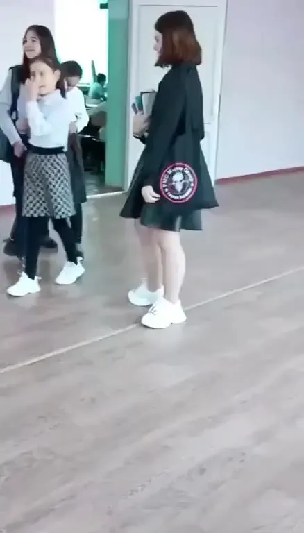 Девочка в центре внимания