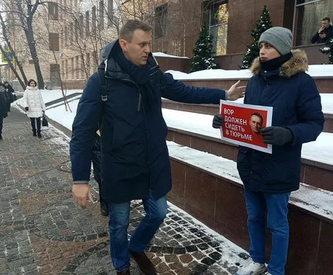 Вор должен сидеть в тюрьме