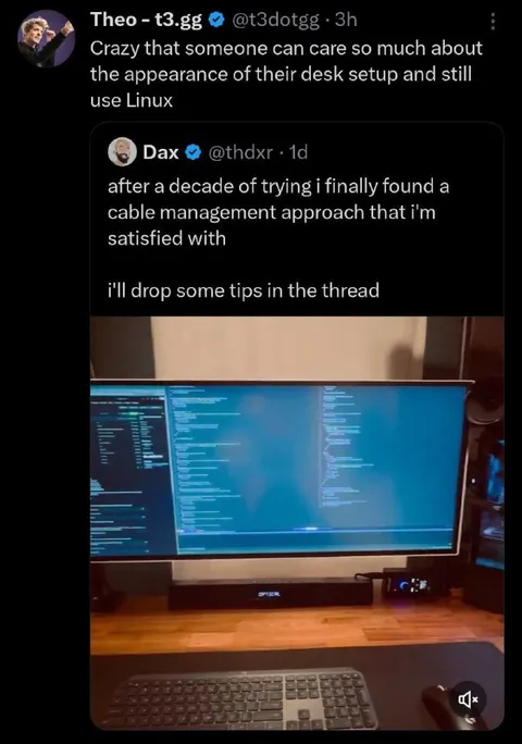 Beautiful Desk Setup Uses Linux