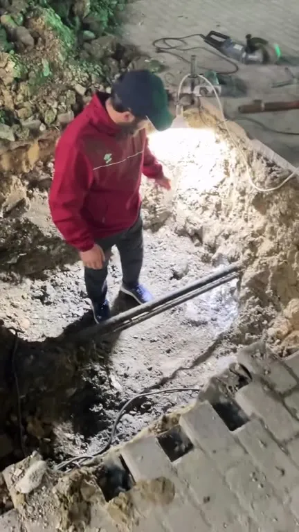 Рабочий случайно поджёг котлован