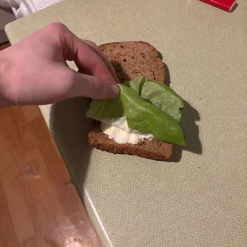 Салат маскирует майонез