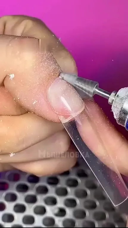 Пивная кружка на ногте