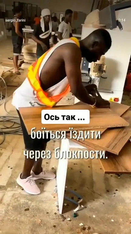 Меблевий персонал з радістю
