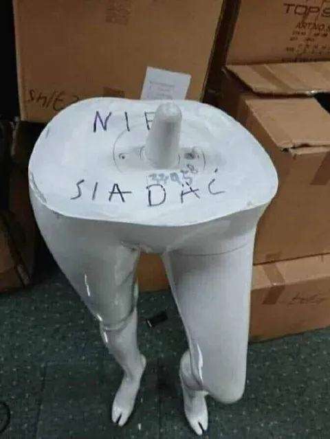 NIE SIADAĆ na manekinie