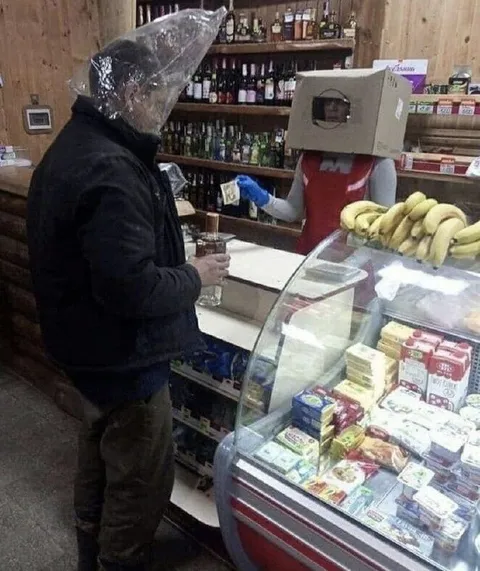 Покупатель и продавец в коробках