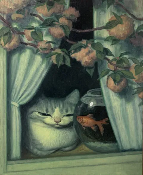 Кот и рыбка за шторами