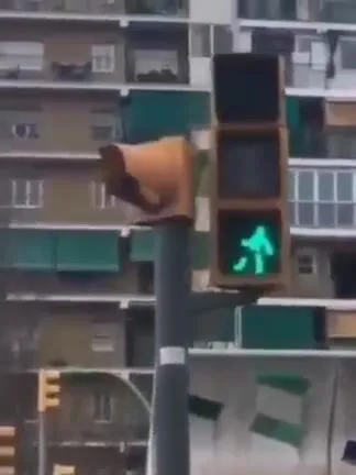 Танцующий зелёный человечек