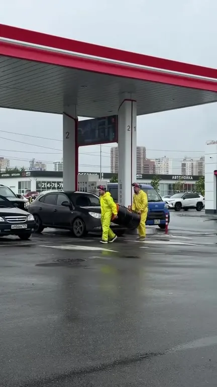 Доставка бочки под дождём