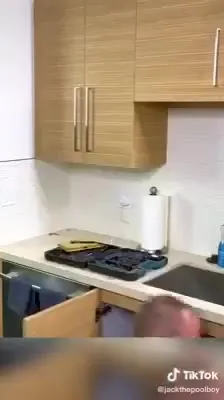 Когда жена готовит на кухне