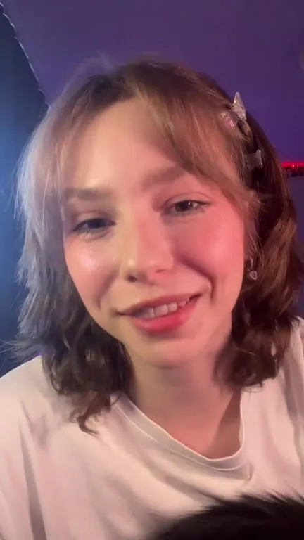 Девушка и внезапный кот